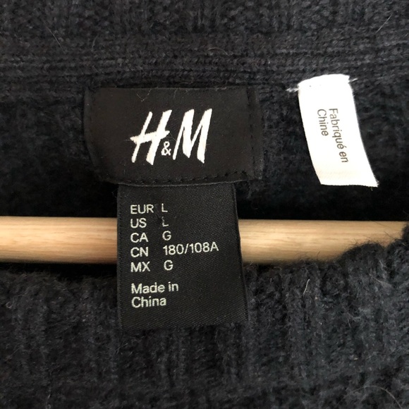 H&M Black sweather ✨New Price✨ - Picture 3 of 8